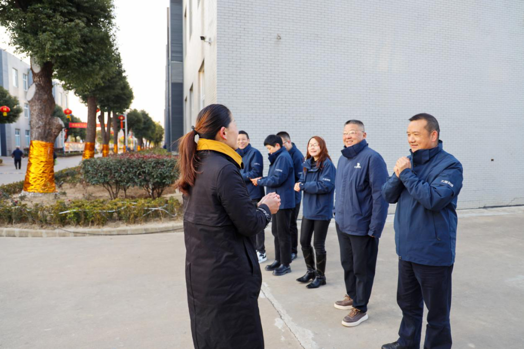董事長(zhǎng)攜高管團(tuán)隊(duì)迎接員工開工大吉，共啟新程